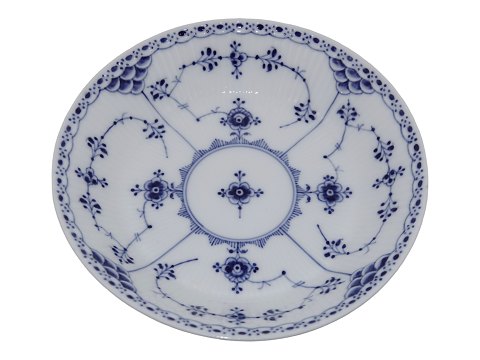 Blue Fluted Half Lace
Dish 18.7 cm.