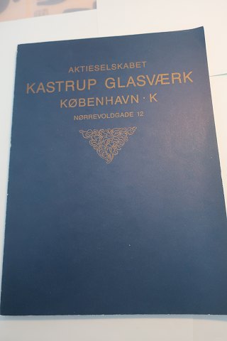 Kastrup Glasværk og De Forende GlasværKer
Om fabrikkerne i Aarhus - Kastrup - Odense - Hellerup - Frederiksberg
Illustreret katalog
1910
Sideantal 78
In a good condition