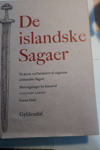 De Islandske Sagaer
3 bind i alt
Se også vores Emnenr.: 564638 For øvrig information om bind 2 og 3
Tegninger fra Island Af Johannes Larsen
Gyldendals Forlag
1978
Med smudsomslag