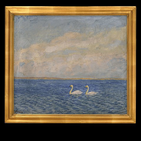 Johannes Larsen maleri. Johannes Larsen, 
1867-1961, olie på lærred. Motiv i form af to 
svaner ved Kerteminde Fjord. Signeret Johannes 
Larsen og dateret 1914. Lysmål: 56x63cm. Med 
ramme: 66x73cm