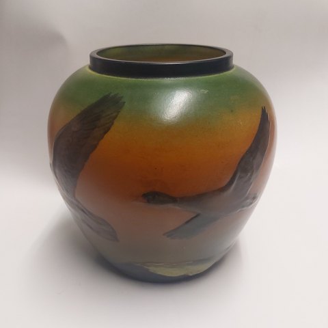 Peter Ipsen vase with duck decor in relief