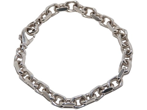 Sterling silver
Anchor bracelet