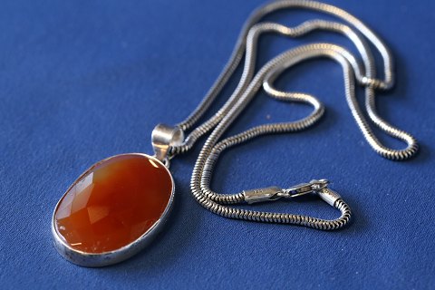 Snake necklace sterling silver with an agate
Length of the necklace 56 cm