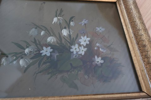 Painting with snowdrops
A beautiful optimistic motiv
H: 31cm
W: 37cm
About 1890
Frame made of gilded wood and plaster of Paris
In a good condition