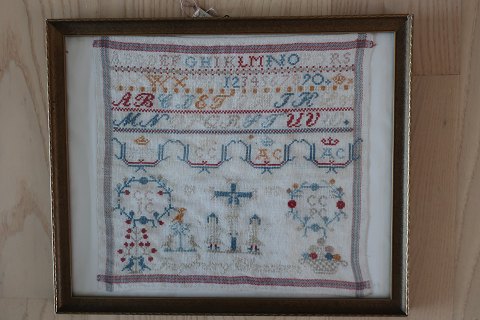 Antique sampler, embroider from 1885 in the original frame
We have a large choice of samplers, embroider 
In a good condition
Please contact us for further information