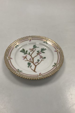 Royal Copenhagen Flora Danica Cake Plate No 20/3552