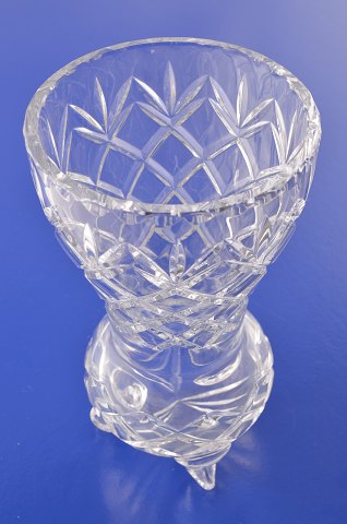 Crystal vase on feet