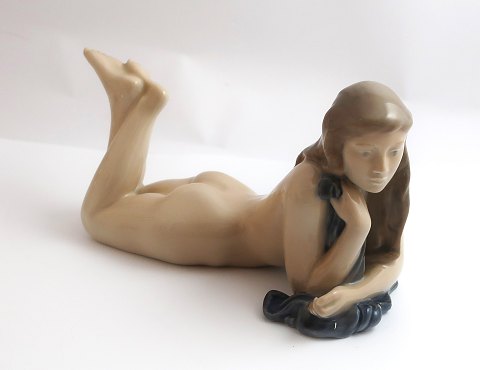 Royal Copenhagen. Porcelain figure. Lying naked woman. Model 4704. Length 22.5 
cm. (1 quality)