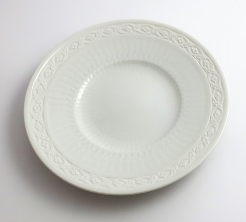 Royal Copenhagen. Fan with white border. Bread / cake plate. Model 11522. 
Diameter 15.5 cm. (1 quality)