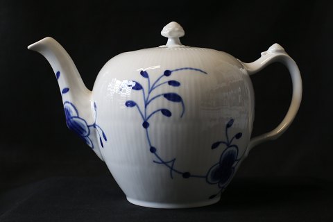 Teapot from Royal Copenhagen, Megamussel, Dec. No. 143, 1st sorting