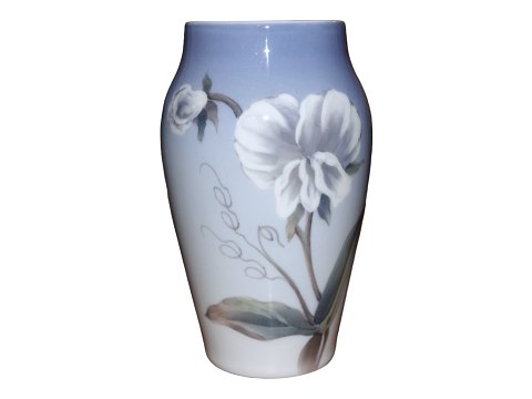 Royal Copenhagen
Vase with white flower