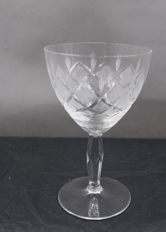 Vienna Antique or Wien Antik glassware with knob on cutted stem, by Lyngby Glass-Works, Denmark. Clear white wine glasses 12cm