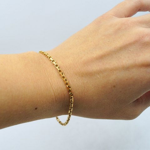 A bracelet of 8k gold, w. 2,5 mm A bracelet of 8k gold, w. 2,5 mm