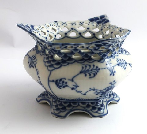 Royal Copenhagen. Blue fluted, full lace. Sugar Bowl. Model 1113. (1 quality). 
Height 8,5 cm.