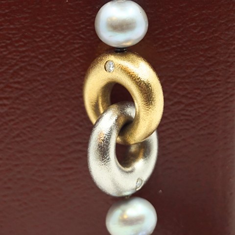 Ole Lynggaard; Fidelity smykkelås i 14 kt. guld og hvidguld, med diamanter Ole Lynggaard; Fidelity smykkelås i 14 kt. guld og hvidguld, med diamanter