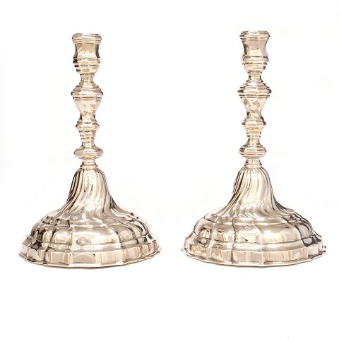 Pair of A. Michelsen, Copenhagen, silver 
candlesticks dated 1858. H: 22cm