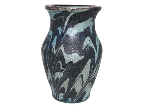 Unknown art pottery
Vase