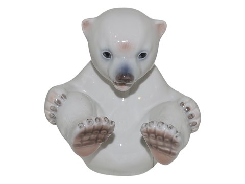 Royal Copenhagen figurine
Polar bear cub