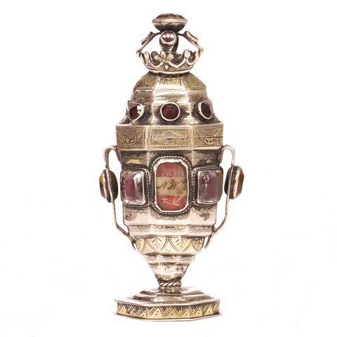 Silver vinaigrette by Poul Hansen, Tønder, 
Denmark. H: 11cm