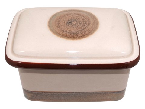Peru
Lidded butter box