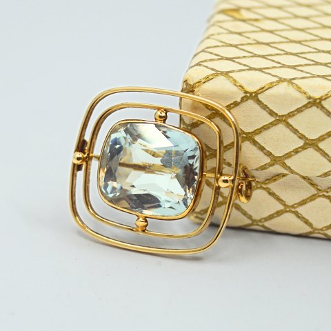 Hans Hansen; Broche af 14 kt. guld med aquamarin Hans Hansen; Broche af 14 kt. guld med aquamarin