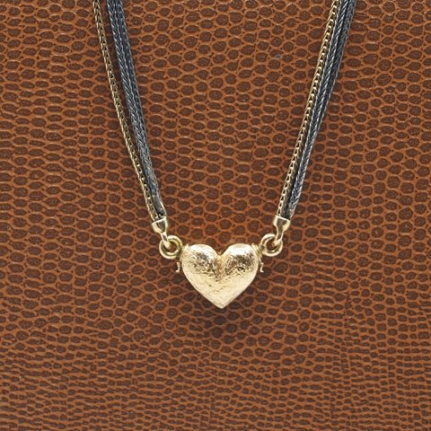 Per Borup; Hjertelås i 14kt. guld, inklusiv kæde af oxideret sølv og 14 kt. guld Per Borup; Hjertelås i 14kt. guld, inklusiv kæde af oxideret sølv og 14 kt. guld