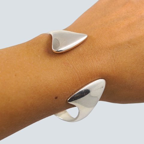 Hans Hansen; Armring i sterling sølv, nr. 213 Hans Hansen; Armring i sterling sølv, nr. 213