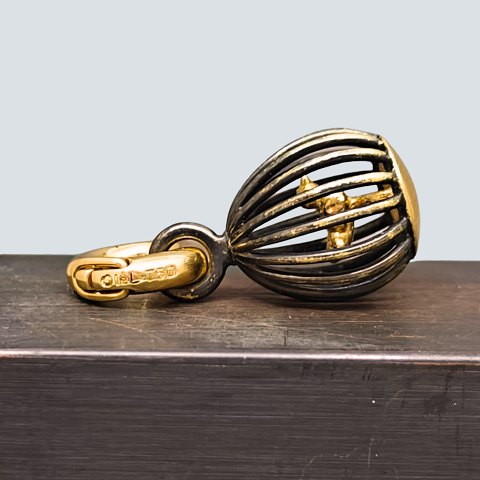 Ole Lynggaard; Sweet drops charm i 18 kt. guld med diamant, fuglebur Ole Lynggaard; Sweet drops charm i 18 kt. guld med diamant, fuglebur