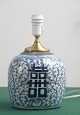 Chinese bojan 
in classic blue 
pattern changed 
to lamp.