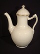 Royal 
Copenhagen 
Porcelain 
Tradition 
Coffee Pot H: 
24 cm.