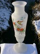 Big old 
opalvase with 
hand painted 
decoration. 
Height 42 cm. 
Fine condition.