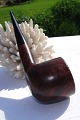 Dunhill Root 
Bruyere. Made 
in England. L 
13,4. H 3,9. W 
34 Grs. 
Quite old and 
used, but nice 
...