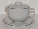 Royal 
Copenhagen Blue 
Line, lidded 
gravy boat with 
saucer.
Designed by 
Grethe Meyer in 
...