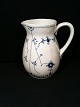 Fluted with 
dandruff 
mønster.
Bæåmalet. 
Creamer
B & G no 1044 
Bing & Grondahl
SOLD