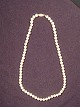 Perl chain.
6 mm 
Freshwater 
pearls
fitted with 
14k gold clasp.
Length: 48 cm.
