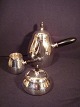 Georg Jensen.
 Kaffeekanne 
Zucker und 
Sahne aus 
leicht 
gehämmert 
Sterling Silber 
925, Griffe ...
