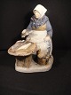 Figurines
 Fisker 
Ehefrau von 
Axel Locher 
Bing und 
Gröndahl Nr. 
2233.
