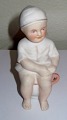 Porcelain 
Figurine of a 
little boy on 
the pot. 
Measures 10,5cm 
og er i god 
stand.