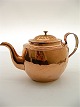 A 19th century 
copper pot L.31 
cm.