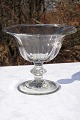 Candy bowl 
clear glass, 
optical bowl 
flat foot. 
Height 13,8cm. 
Diameter 16cm. 
From North ...