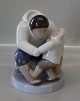 B&G Figurine
B&G 2412 Greenlander with child 20 x 14 cm  Design "Simon"