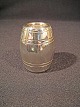 Saltshaker 
durch Barrel.
 Silber 
Sterlingsilber 
925
 AFR (AF 
Rasmussen 
Aarhus)
 Höhe: 5 cm