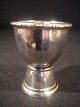 Eierbecher.
 Silber 830s
 Mit Monogramm 
AD
