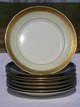 Royal 
Copenhagen 
porcelain with 
gold. Royal 
Copenhagen 
Dagmar dinner 
plate no. 
988/9586 
diameter ...