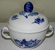 Royal 
Copenhagen Blue 
Flower Braided 
Sugar Bowl No 
8142. Measures 
11cm and is in 
good condition.