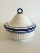 Royal 
Copenhagen Blue 
Fan Tureen No 
11567. 25 cm 
dia and 23 cm 
high. 
In Stock: 1