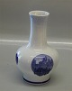 Royal 
Copenhagen RC 
Collectible 
Vase 1917 
"Rundskuedagen" 
16 cm In mint 
and nice 
condition
