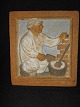 Mit Mauerwerk 
Wandreliefs.
 Bing & 
Gröndahl.
 B & G.
 H: 24,5 cm. 
B: 22 cm.
 Preis Dkr. 
1159,
