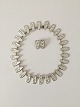 David Andersen 
Sterling Silver 
with enamel 
Necklace and 
Earclips. 
Measures 43,5cm 
and is in good 
...