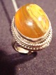 Silberring mit 
Quarz-Tiger 
Eye.
 925 Sterling 
Silber.
 Ring Größe 60
 Preis Dkr. 
175, -
